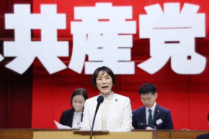 第29回共産党大会であいさつする田村智子氏=2024年1月18日、静岡県熱海市