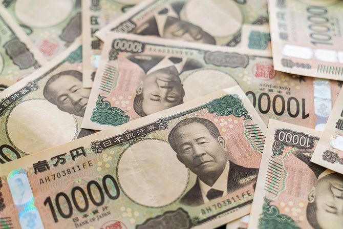 たくさんの一万円札