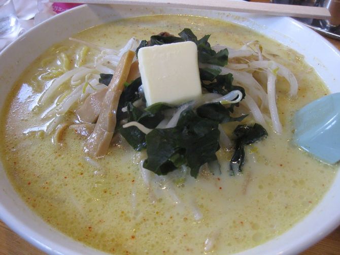 青森県青森市の名物「味噌カレー牛乳ラーメン」