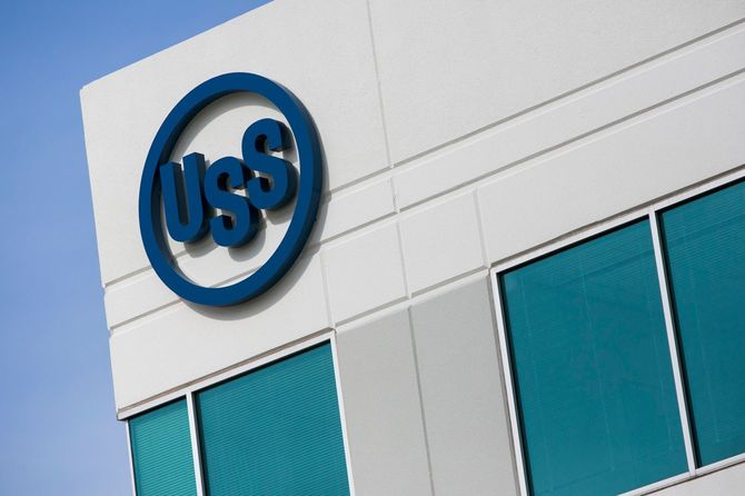 2017年5月28日、テキサス州ヒューストンにあるUSスチールが入居する施設の外にあるロゴ看板。