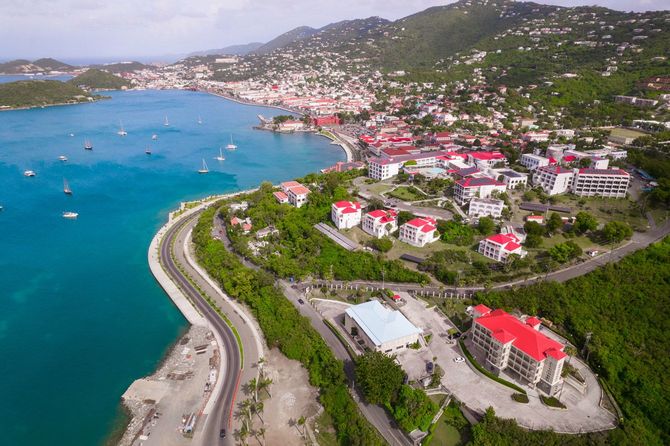 シャーロット・アマリーのダウンタウン