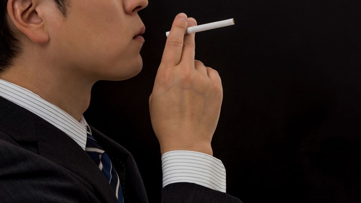 在宅勤務中もタバコを吸ってはいけない なぜ日本の大企業は社員を子ども扱いするのか 管理職にどこまで管理させたいのか President Online プレジデントオンライン