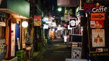 なぜ外国人は｢新宿ゴールデン街｣が大好きなのか…非合法の売春宿が｢文化人の集まる聖地｣に変わった理由