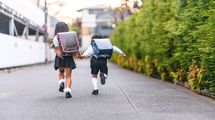 ｢弟がいる長女は文系を選びやすく収入が低い｣きょうだいの組み合わせが人生に及ぼす意外な影響