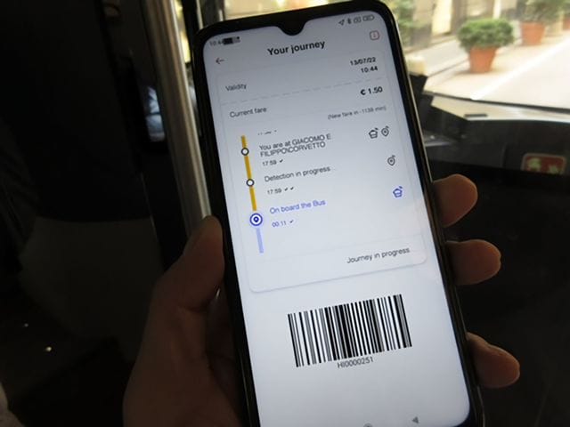 乗車するとアプリが自動的に起動し、課金が発生する仕組み