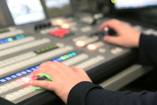 テレビ放送スタジオ