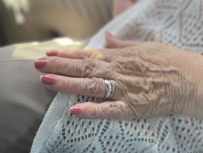 ネイルも、決まってピンクだという