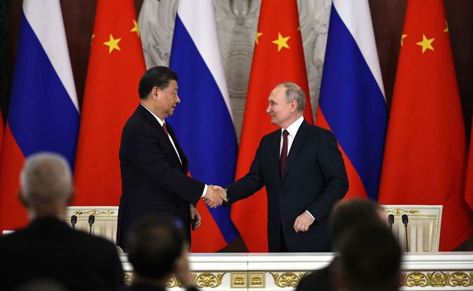2023年3月21日、ロシアのウラジーミル・プーチン大統領と中国共産党の習近平総書記は、露中首脳会談の後、報道陣に向けて声明を発表した