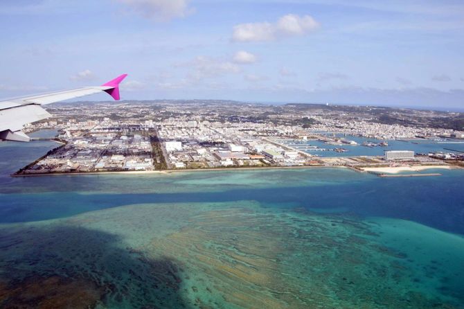 ピーチ機から眺める那覇市内