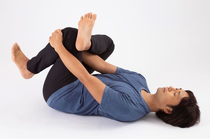 針の穴のポーズ