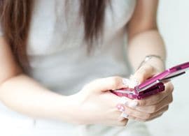 シェア60％ －ガラケー、バカにされても根強い人気