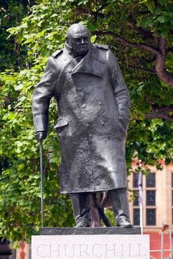 チャーチル像