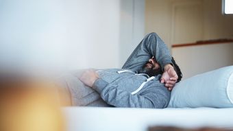 酒をたくさん飲んだ翌朝､気分が落ち込むワケ