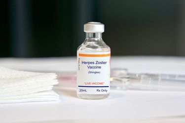 o308 新品、未使用　震え萎び病の膿疱群 掌蹠膿疱症性骨関節炎 （SAPHO症候群）足裏や手掌に皮膚疹を伴う