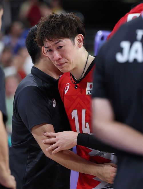 バレーボール男子準々決勝・イタリア―日本。イタリアに敗れ、悔しそうな表情の石川祐希＝2024年8月5日、フランス・パリ