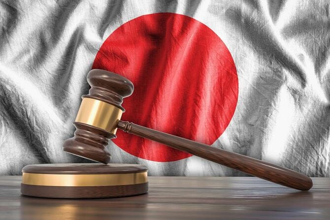 ガベルと日の丸の旗