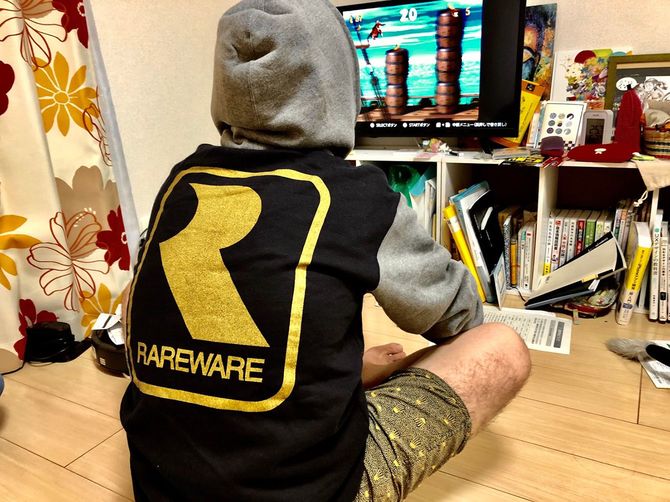 ふみくんはゲームをしつつそれを題材に記事を書き、おこづかいを稼いでいる