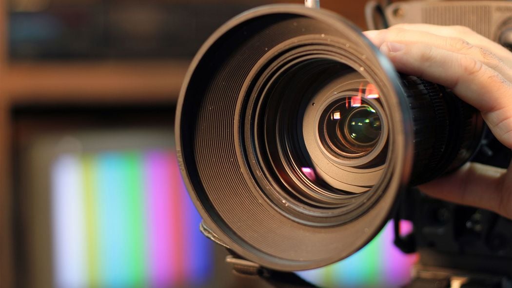 死亡男性のプロポーズの手紙を勝手に読み上げる…｢死者のプライバシー｣を暴くマスコミへの違和感 アナウンサーの涙が､故人の言葉を｢消費｣してしまう