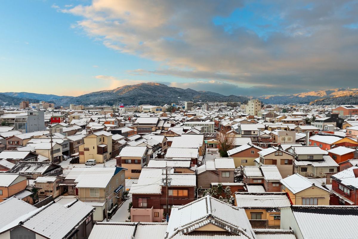 雪が降り積もった冬の輪島（2023年12月23日）