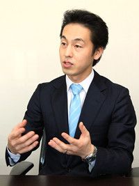 <div>曽山哲人氏</div>