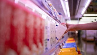 100円で買える栄養素の量がダントツ…1日｢たった1杯｣で熱中症･認知症･糖尿病を防ぐコンビニで買える飲み物とは?