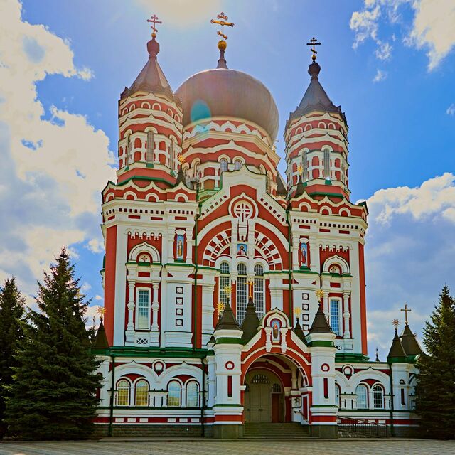 22年5月27日、キーウ近郊の聖パンテレイモン修道院でウクライナ正教会の評議会が開催された。「（ウクライナでの軍事作戦を擁護するロシア正教会トップの）キリル総主教の立場に同意しない」とし、「ウクライナ正教会の完全な独立」を宣言した。
