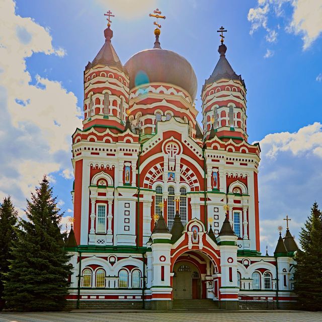 22年5月27日、キーウ近郊の聖パンテレイモン修道院でウクライナ正教会の評議会が開催された。「(ウクライナでの軍事作戦を擁護するロシア正教会トップの)キリル総主教の立場に同意しない」とし、「ウクライナ正教会の完全な独立」を宣言した。