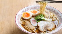 ｢最初のひと口が劇的に変わる｣こだわりのラーメン通が考える"一番おいしい麺の引き上げ方"