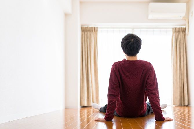 引っ越しの直前か直後の何も置かれていない部屋