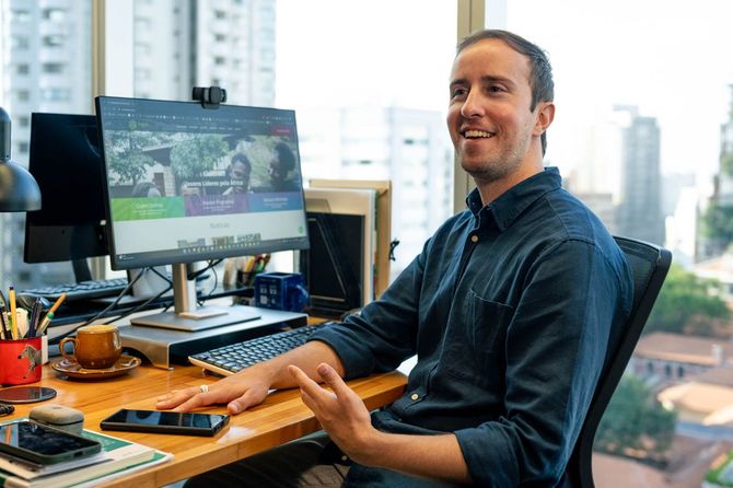 あしながブラジル事務所にて、アンドリュー・カストロさん