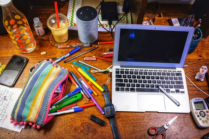 仕事机を台無しに