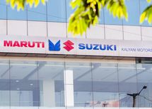 インド人もびっくり、スズキの一本足打法