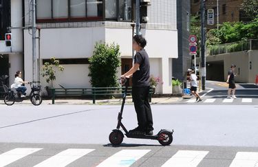 山手線ホームで｢野良電動キックボード｣に乗る人が登場…こんな無作法者を放置してはいけない切実な理由  駅員は｢次からは気をつけて見ておきます｣と気のない返事 (2ページ目) | PRESIDENT Online（プレジデントオンライン）