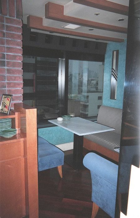 防衛研究所勤務で海上自衛隊3佐が在日ロシア大使館駐在武官のV.Yボガチョンコフ・ロシア海軍大佐と密会していたバーの席＝2000年9月8日