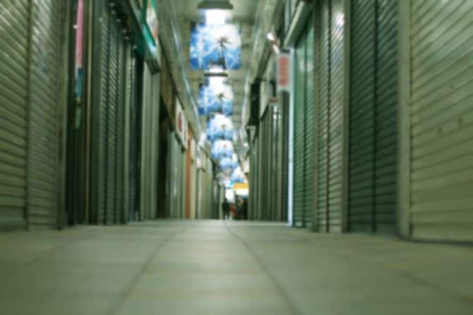 駅前は寂れ、いわゆる“シャッター通り”に