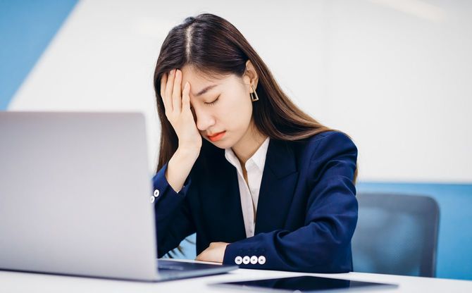 疲れ切ったビジネスウーマン