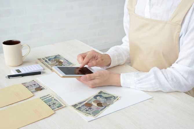 スマートフォンで家計簿をつける人