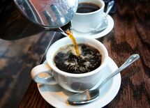 コーヒー人気なのに喫茶店が半減した理由