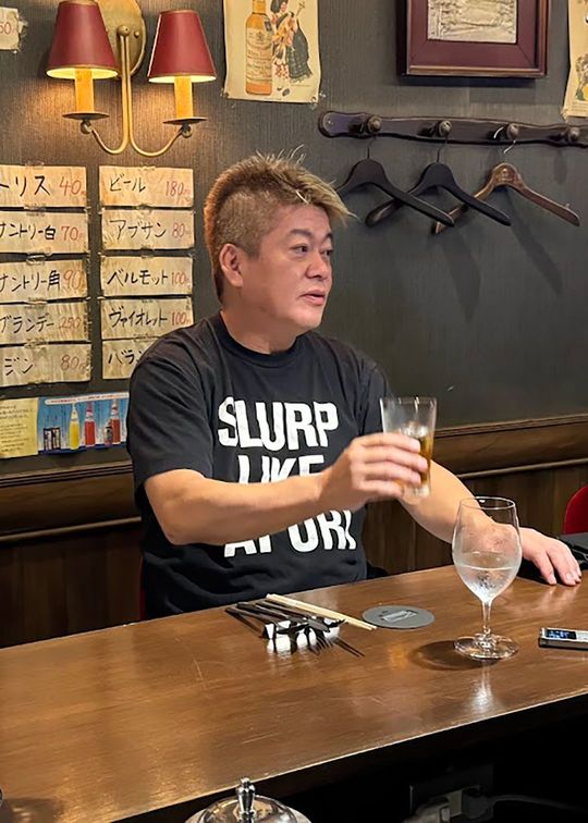 飲食店から宇宙開発まで幅広い事業を手がける堀江さん。話題は競馬や仕事術にも及んだ