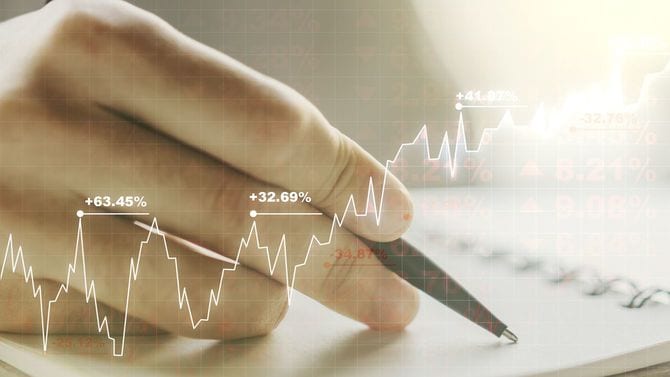 財務チャートと勉強する手元