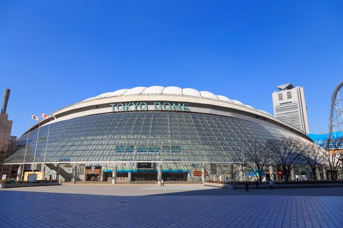 晴れた冬の日の東京ドーム
