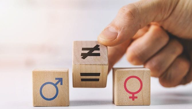 男女平等ではないことを示す木製ブロック