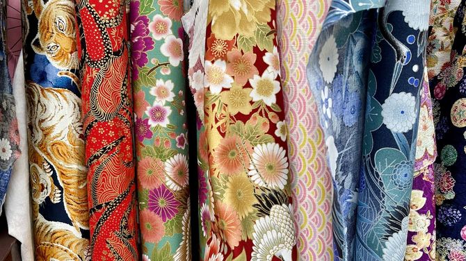 着物、浴衣柄の色とりどりの日本の伝統衣装の接写