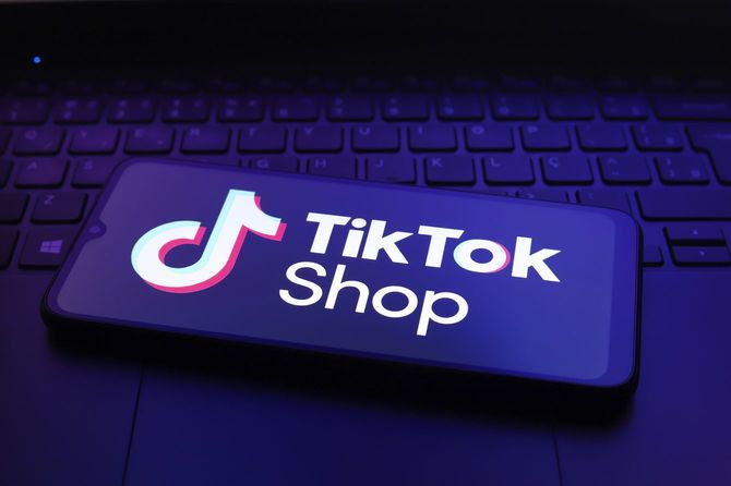 2024年12月14日、米国リノで、スマートフォンの画面にTikTok Shopのロゴが表示されている。