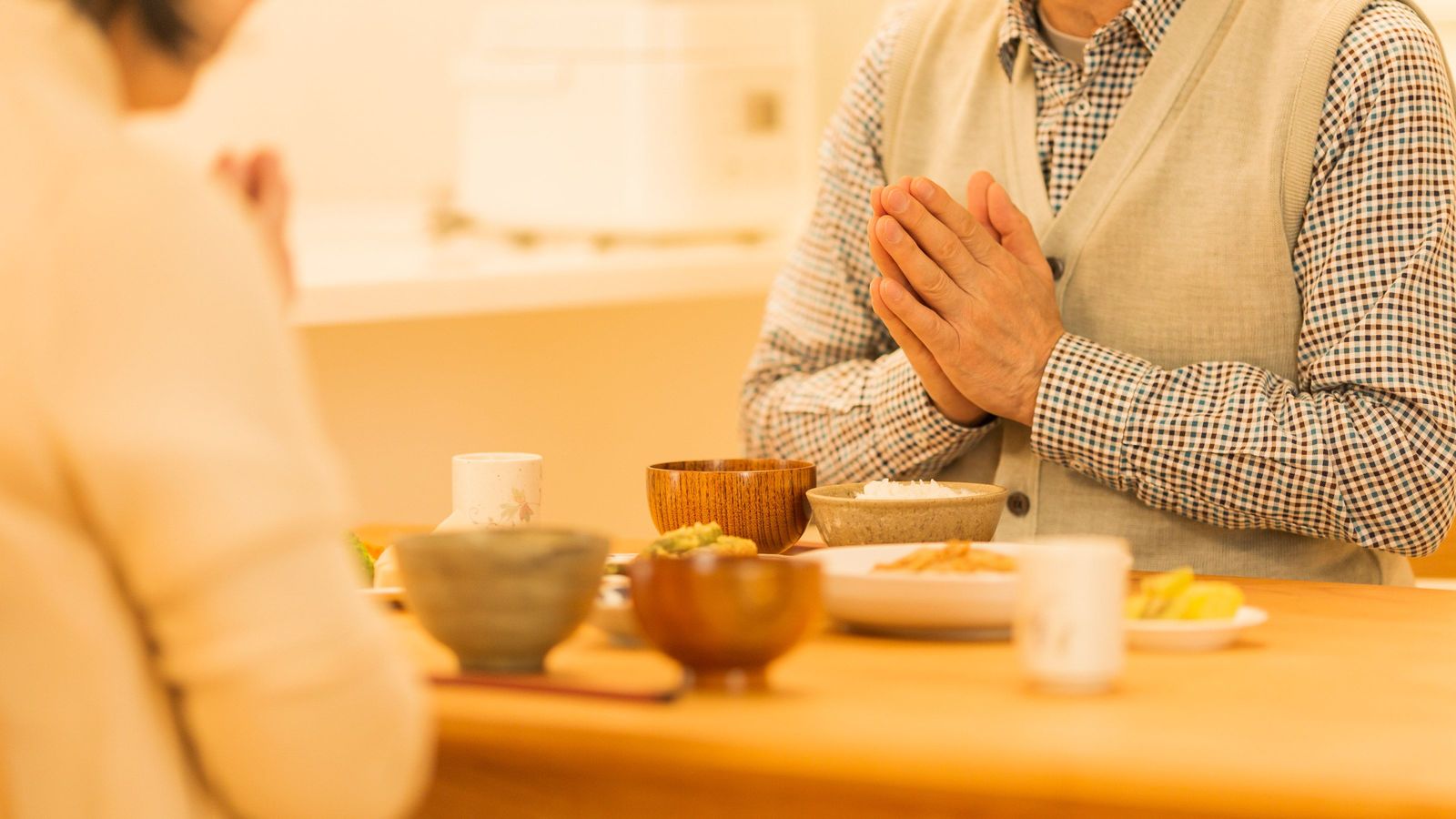 ｢よく噛んで食べる｣より｢優しく感謝して食べる｣のほうが健康にいいと言えるワケ ｢噛む｣を意識しすぎると逆効果