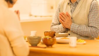 ｢よく噛んで食べる｣より｢優しく感謝して食べる｣のほうが健康にいいと言えるワケ