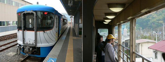 （写真左）土佐くろしお鉄道のオープンデッキ車両。クジラをイメージしたデザイン（2006年撮影）／（写真右）客室の海側に通路がある（2006年撮影）