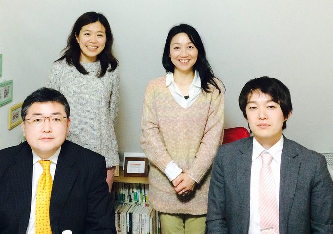 プロジェクトに参加するメンバーの予定がなかなか合わず、2回に分けてキックオフミーティングを実施した。後列左が平野さん