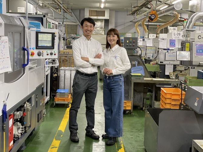 松本めぐみさんと、夫で社長の直樹さん